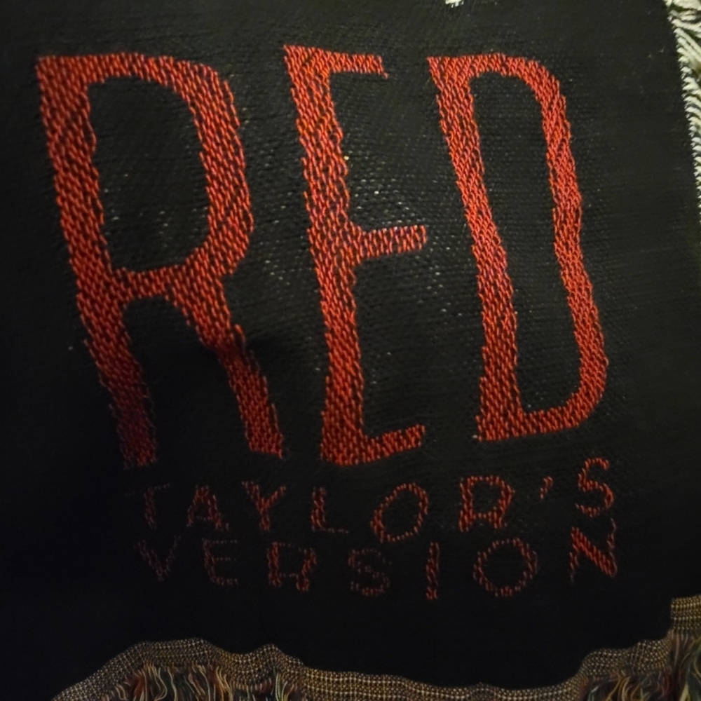 Taylor Swift Red Album Blanket Taylors Version Alternate Cover Art NWOT - Picture 3 of 5